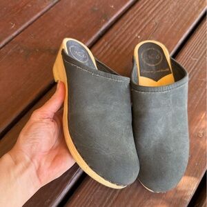 No 6 old school clog black